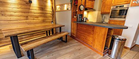 Réfrigérateur, micro-ondes, four, lave-vaisselle