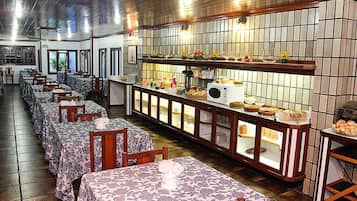 Free daily buffet breakfast