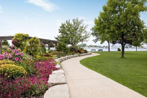 Property grounds - Super 8 by Wyndham SARNIA (Sarnia)