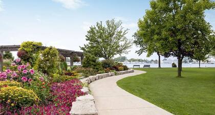 Super 8 by Wyndham SARNIA