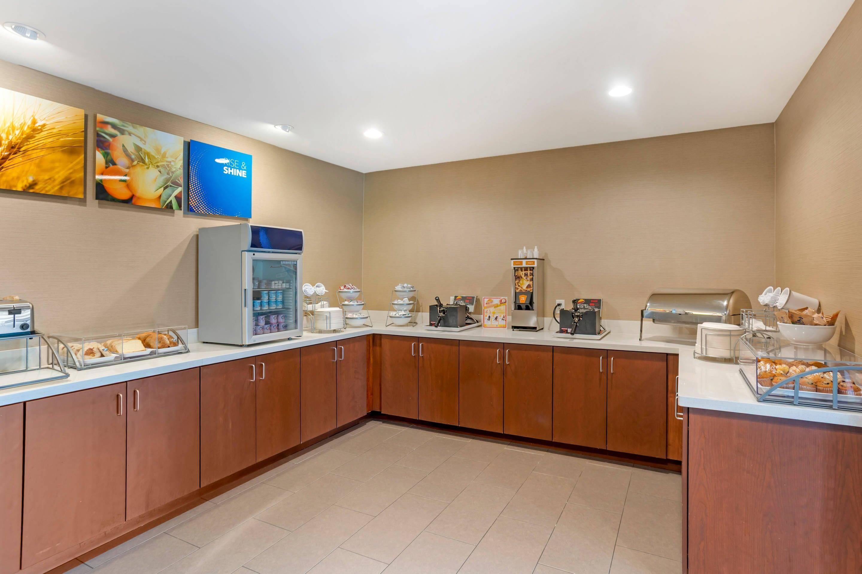 free daily full breakfast