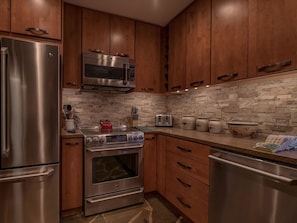House, Multiple Beds (2 Br:   Whistlepunk 17) | Private kitchen | Fridge, microwave, oven, stovetop