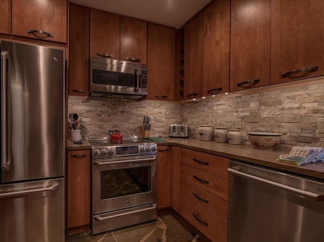Refrigerador, microondas, horno, placa de cocina