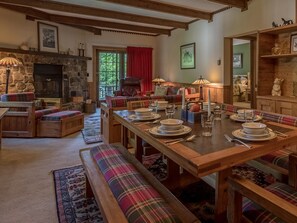 Ferienhaus, Mehrere Betten (2 Br: Whistlepunk 17) | Essbereich im Zimmer