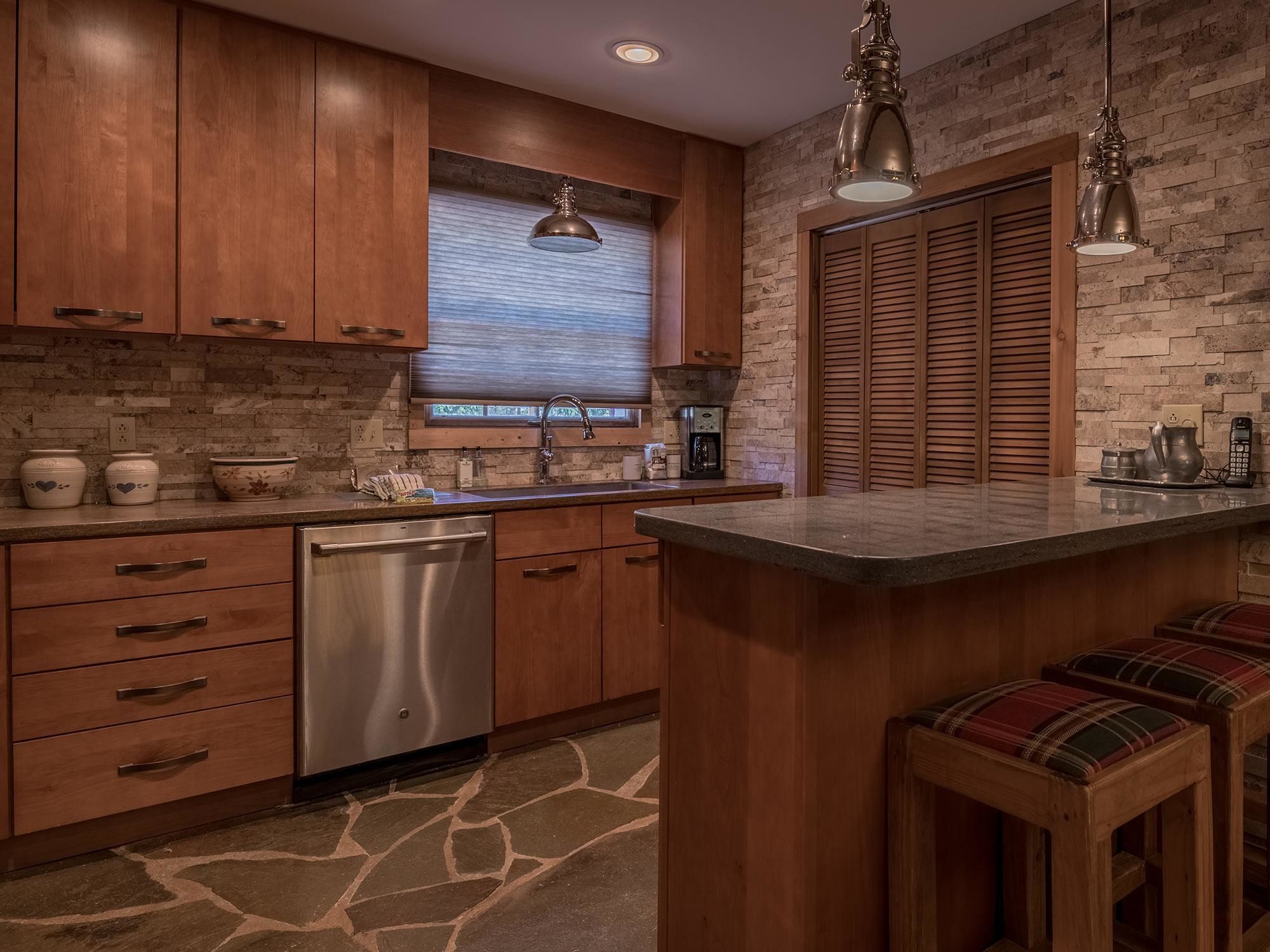 House, Multiple Beds (2 Br:   Whistlepunk 17) | Private kitchen | Fridge, microwave, oven, stovetop