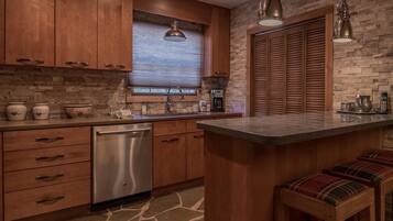 獨棟房屋, 多張床 (2 Br: Whistlepunk 17) | 私人廚房 | 電冰箱、微波爐、烤箱、爐台