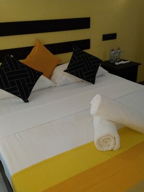 Iron/ironing board, rollaway beds, free WiFi, bed sheets - Amron Resort Sigiriya (Sigiriya)