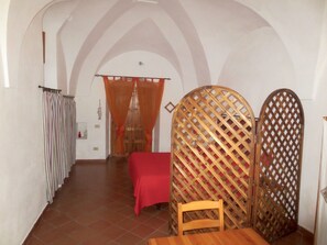 1 chambre, fer et planche à repasser, draps fournis