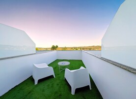 Habitación superior con 2 camas individuales | Terraza o patio