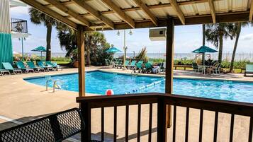 Kolam renang outdoor