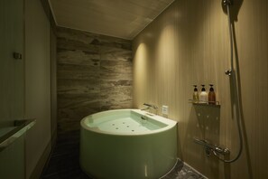 Articles de toilette gratuits, sèche-cheveux, chaussons