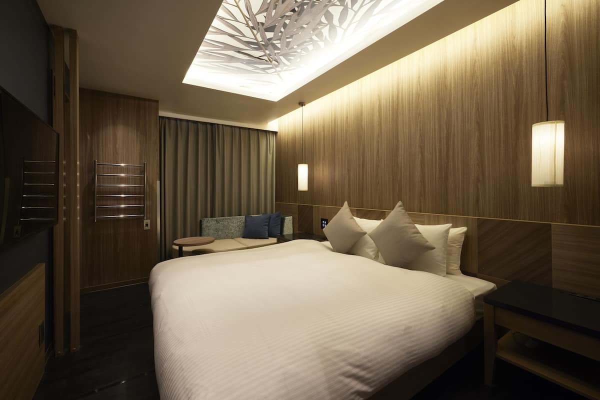 Quarto luxo | Cofres nos quartos, Wi-Fi de cortesia, roupa de cama