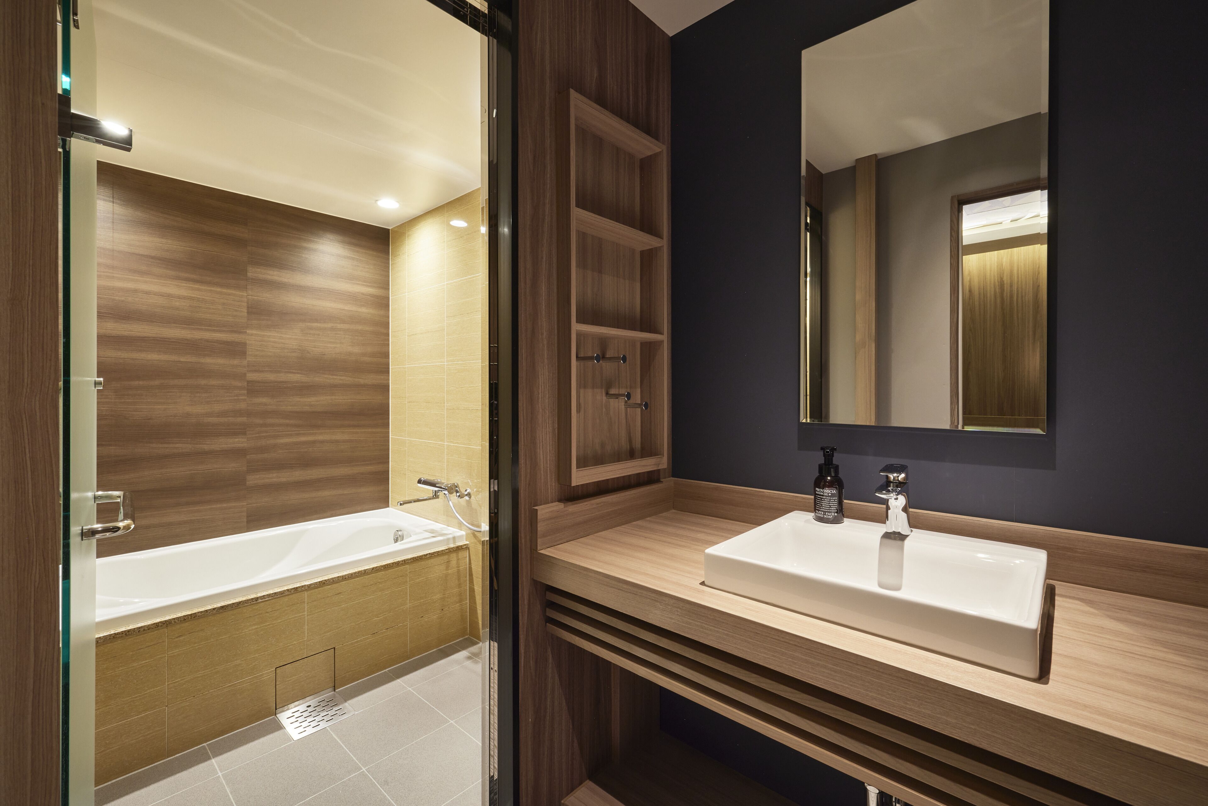 deluxe room | bathroom | free toiletries, hair dryer, slippers, towels