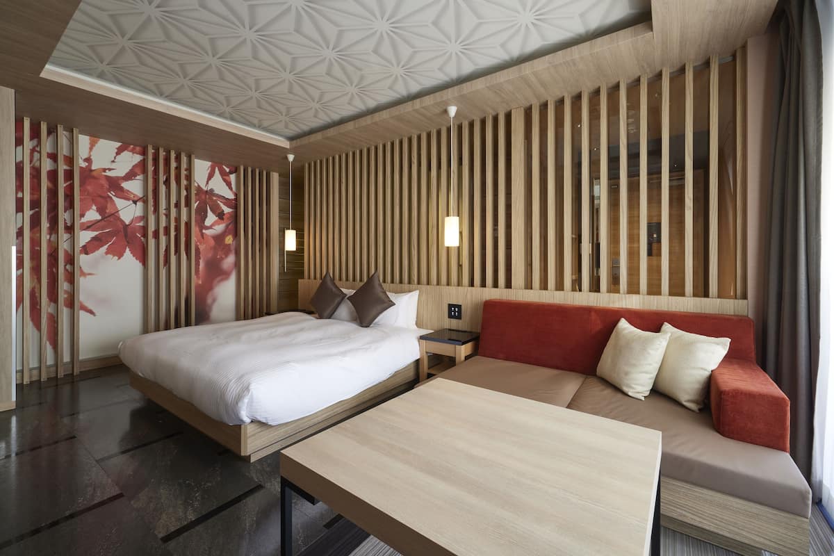 Quarto (Alfit King) | Cofres nos quartos, Wi-Fi de cortesia, roupa de cama