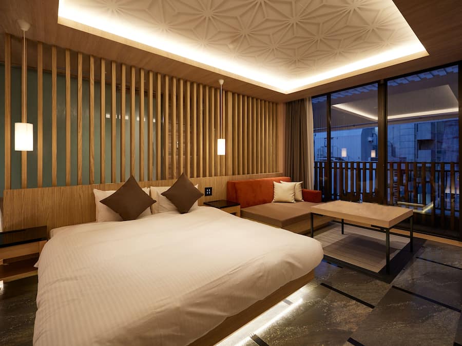 Quarto (Alfit King) | Cofres nos quartos, Wi-Fi de cortesia, roupa de cama