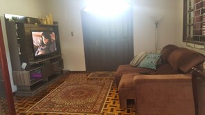 Basic House, Multiple Beds, City View | Living room