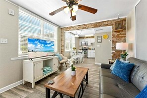 Smart TV - 🌴Steps to Sand @ Clearwater Beach Suites | Heated Pool • Split Floor Plan ➠ CBS 206 (Clearwater Beach)