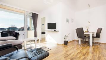 Fernseher, DVD-Player, Stereoanlage