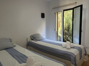 2 bedrooms, iron/ironing board, travel cot, free WiFi - Apartment first line, spectacular sea views Community pool and garden. A/C (BEGUR ( PLATJA DE PALS ) COSTA BRAVA)