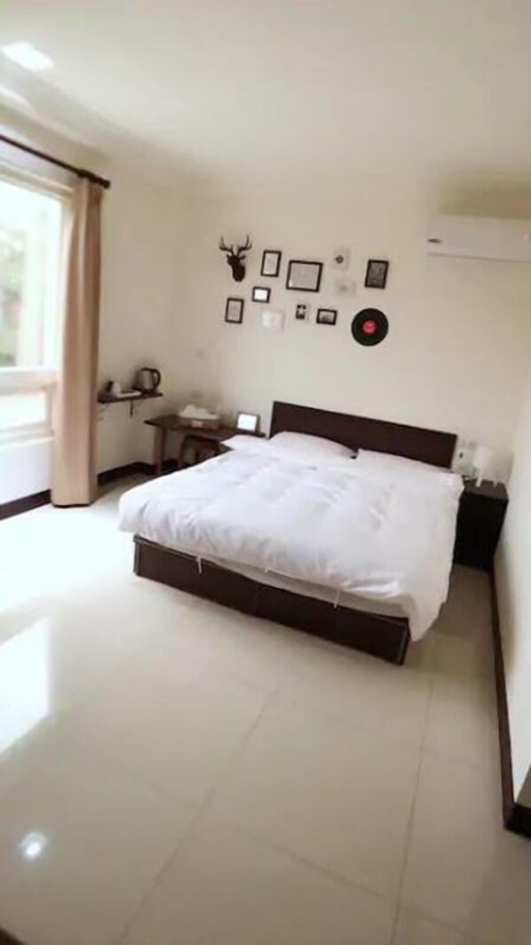 Quarto casal, 1 cama de casal | Escrivaninha, cortinas blackout, Wi-Fi de cortesia, roupa de cama