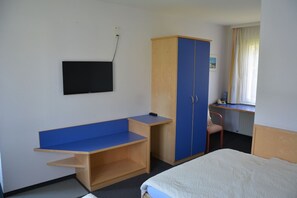 Classic Double Room | Individually furnished, desk, soundproofing, free cribs/infant beds - Hotel Hessengüetli (Winterthur)