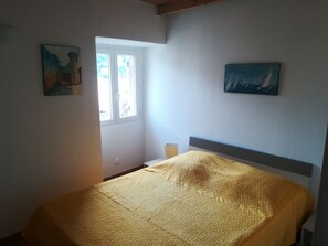 1 chambre, fer et planche à repasser, lit parapluie, Wi-Fi gratuit