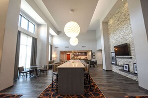 Lobby - Hampton Inn & Suites Lenoir (Lenoir)