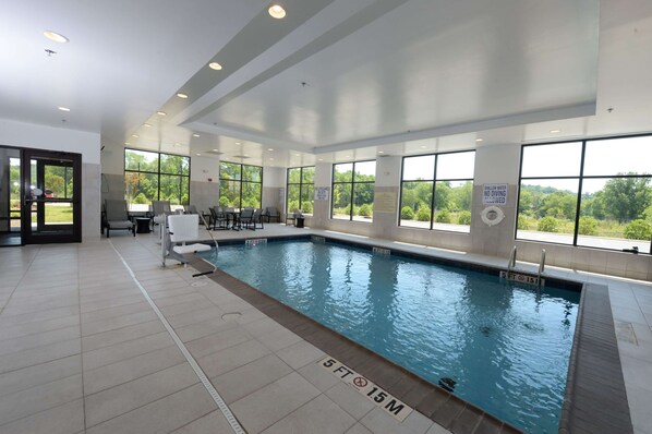 Indoor pool - Hampton Inn & Suites Lenoir (Lenoir)