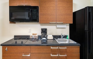 Full-size fridge, microwave, stovetop, coffee/tea maker