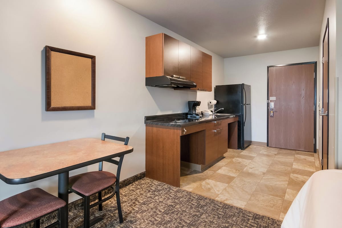 full-sized fridge, microwave, stovetop, coffee/tea maker