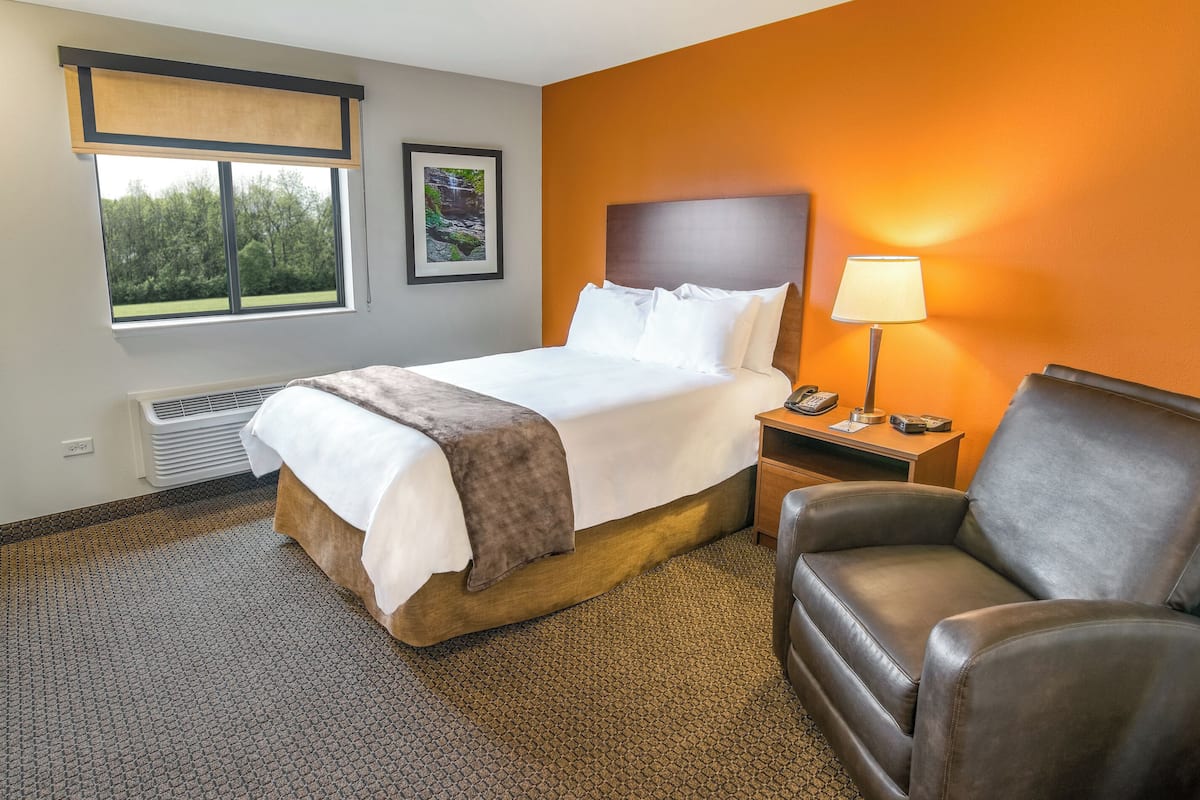 Premium bedding, pillowtop beds, desk, laptop workspace