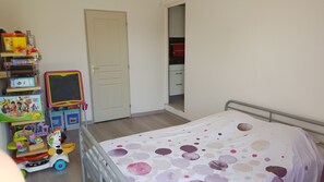 4 bedrooms, WiFi, bed sheets - Villas les 4 tours (Villeneuve)