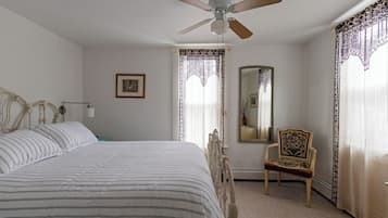 Deluxe Suite, 1 Queen Bed with Sofa bed