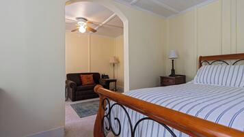Suite, 1 Queen Bed with Sofa bed | Soundproofing, WiFi (free), bed sheets