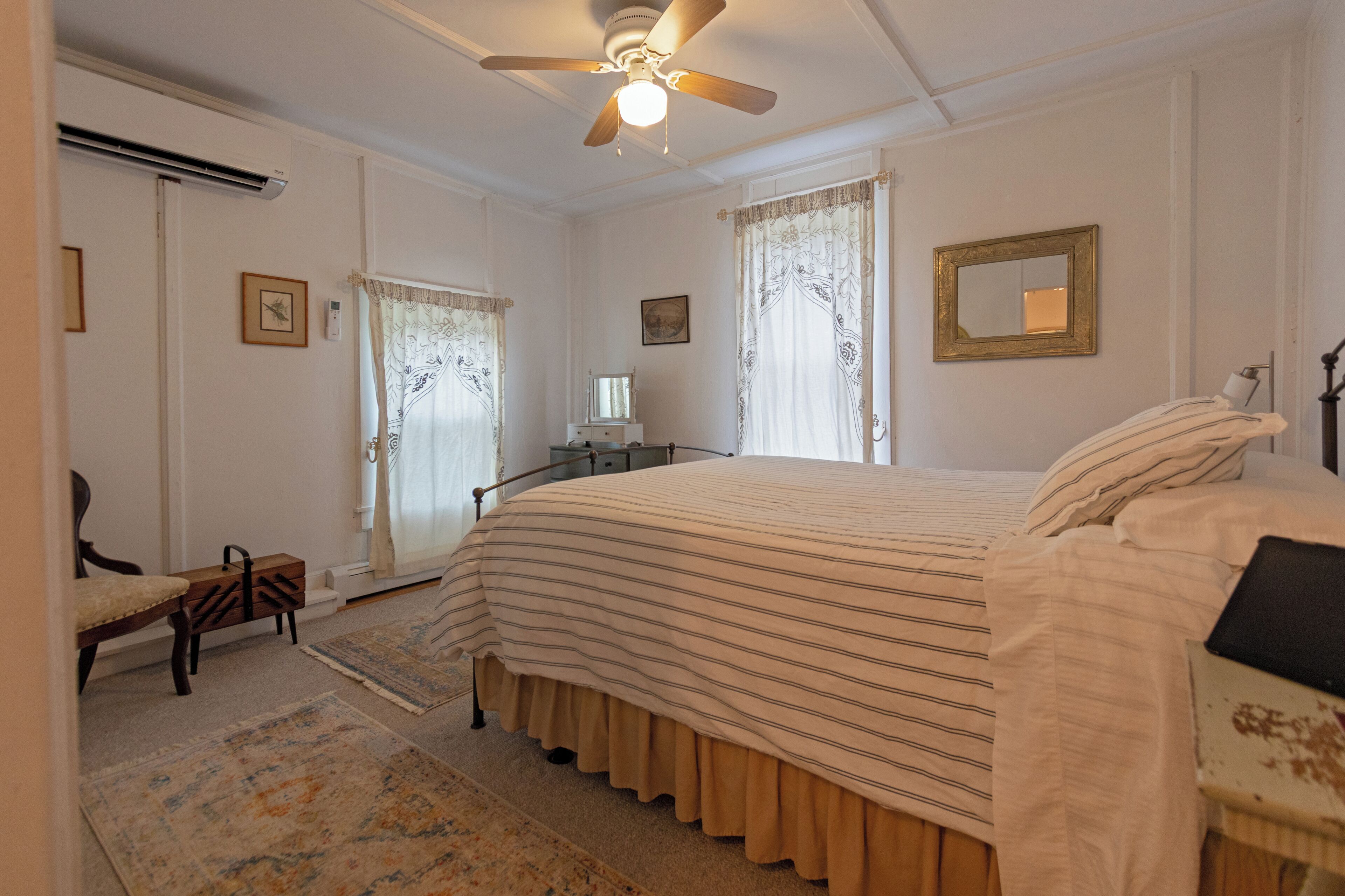 Suite, 1 Queen Bed | Soundproofing, WiFi (free), bed sheets