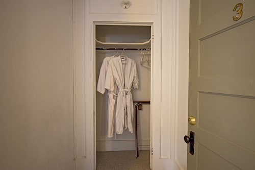 The Woodbine Inn