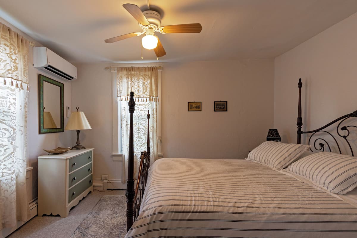 Suite, 1 grand lit et 1 canapé-lit, vue montagne | Chambres insonorisées, Wi-Fi gratuit, draps fournis