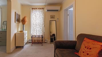 Suite, 1 Queen Bed with Sofa bed | Living area