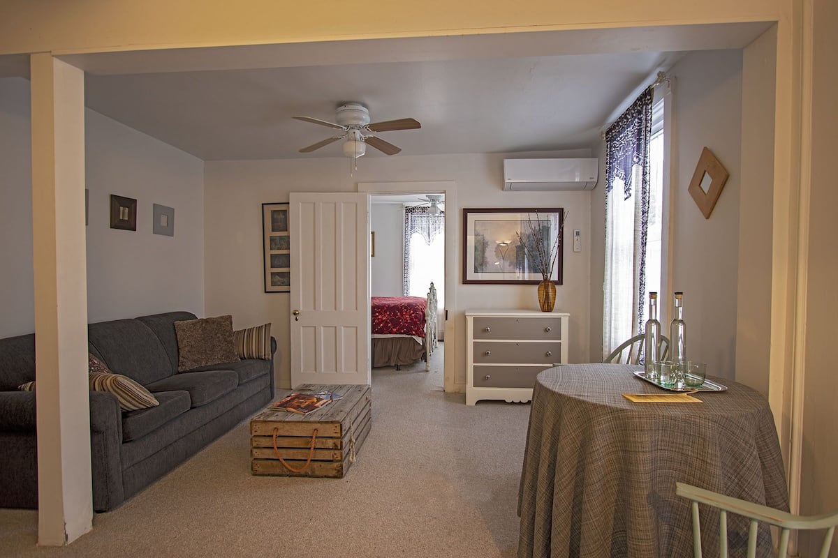 7 bedrooms, soundproofing, free WiFi, bed sheets