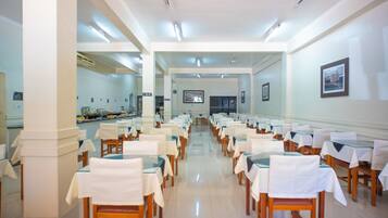 Desayuno bufé gratuito y diario