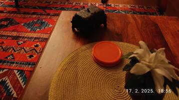 Appartamento Basic, letti multipli, vista città | Area soggiorno