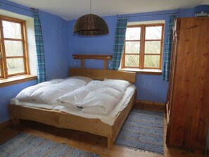 2 bedrooms, travel crib, WiFi, bed sheets