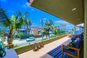 Terrace/patio - Private Pool * Ocean Views * Beach Across The Street! (Encinitas)