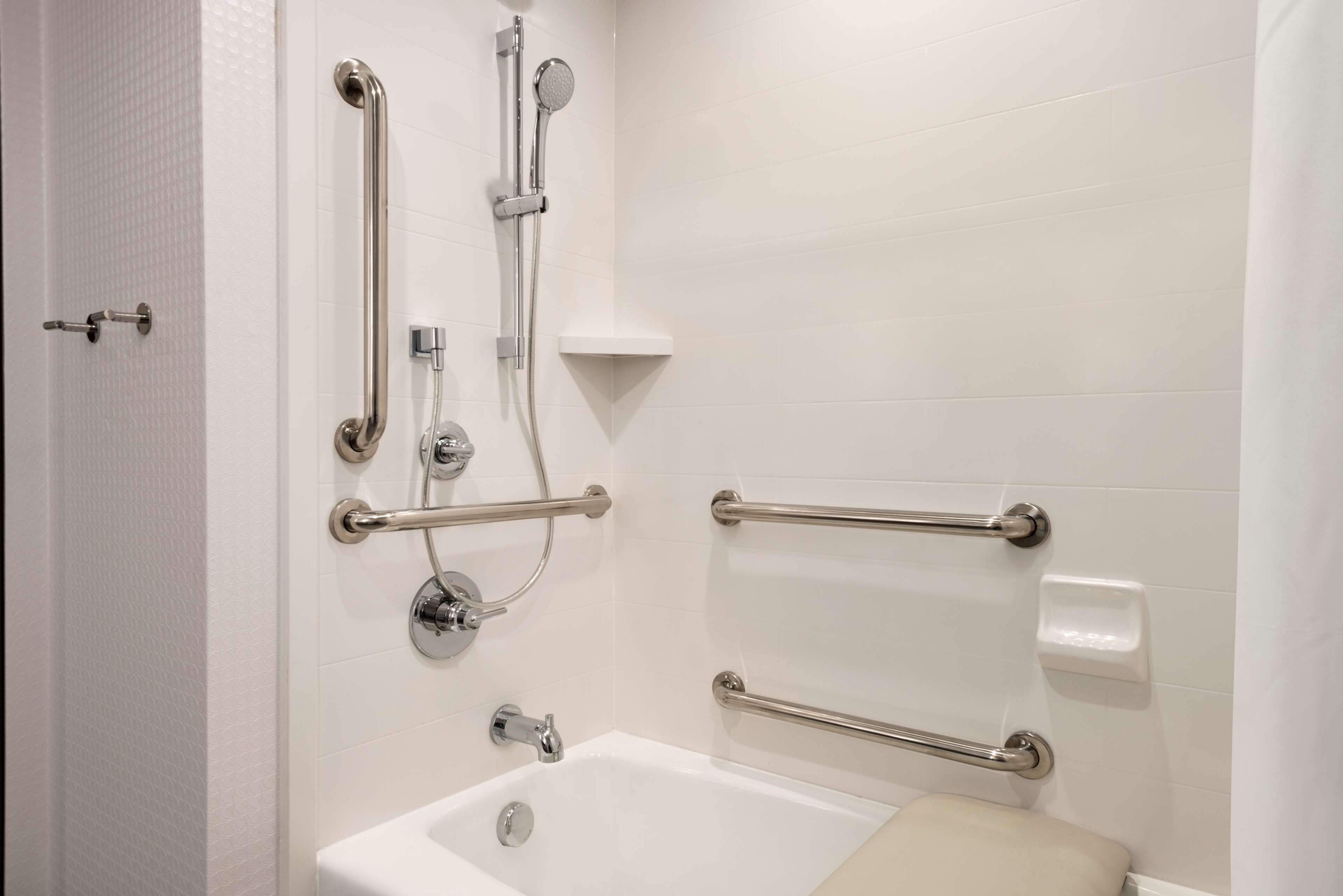 towels, soap, shampoo, toilet paper