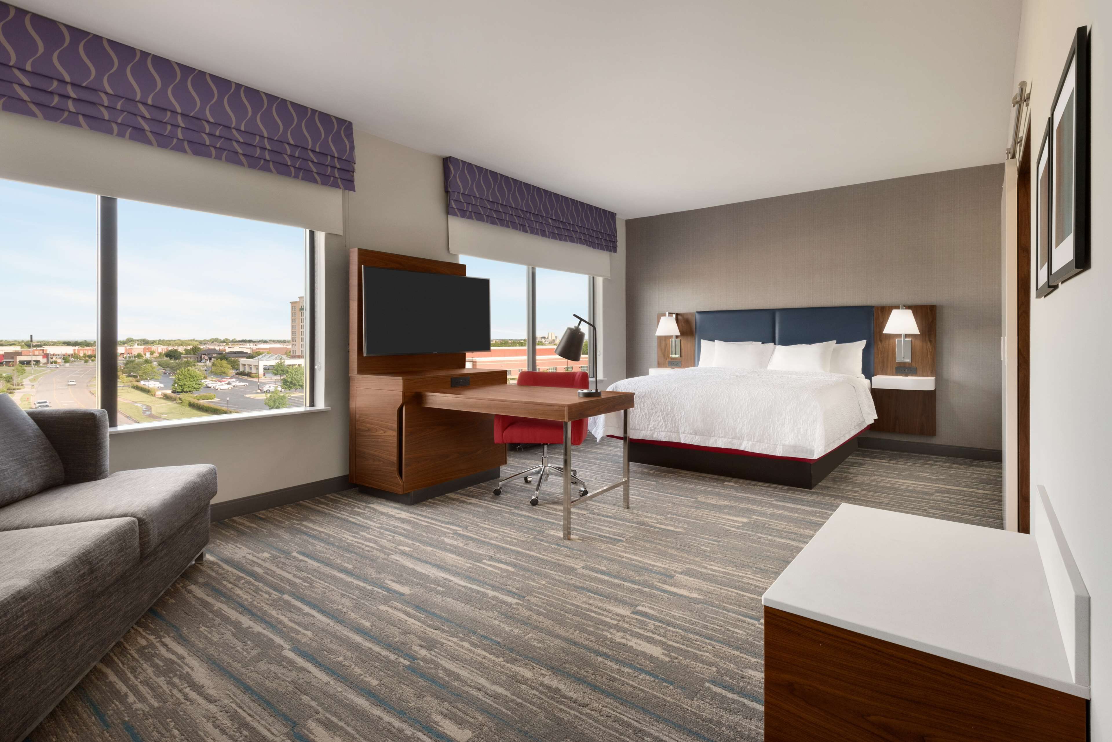 studio, 1 king bed | in-room safe, desk, laptop workspace, bed sheets