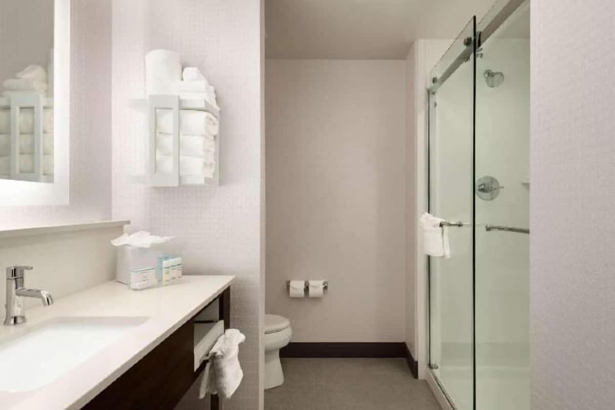 Bathroom | Towels, soap, shampoo, toilet paper