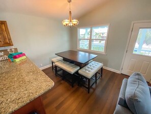 Dining - A Short Walk to the Beach (Gulf Shores)