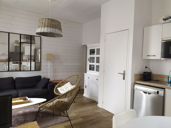 TV, DVD player, books - House seaside 50 m 2 Market (Châtelaillon-Plage)