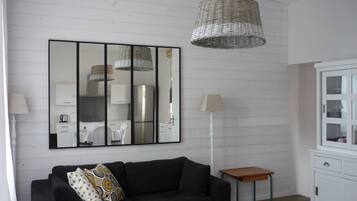 TV, DVD player, livros