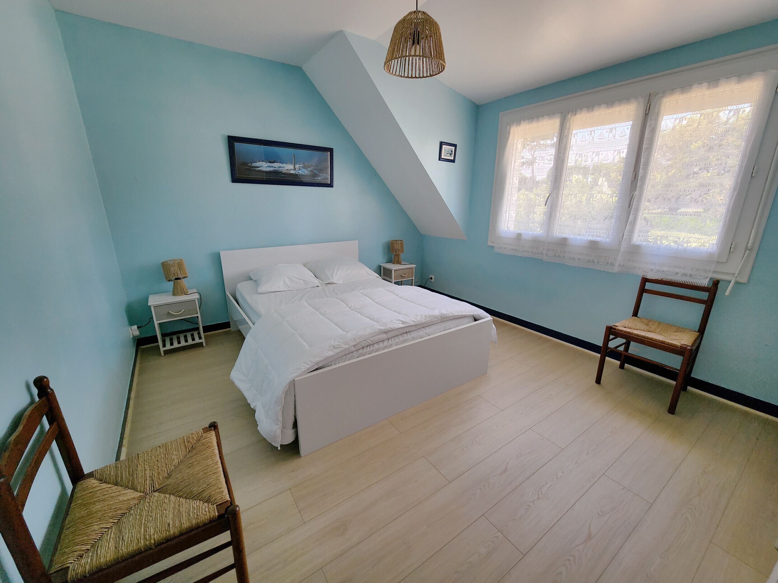 4 bedrooms, iron/ironing board, free WiFi